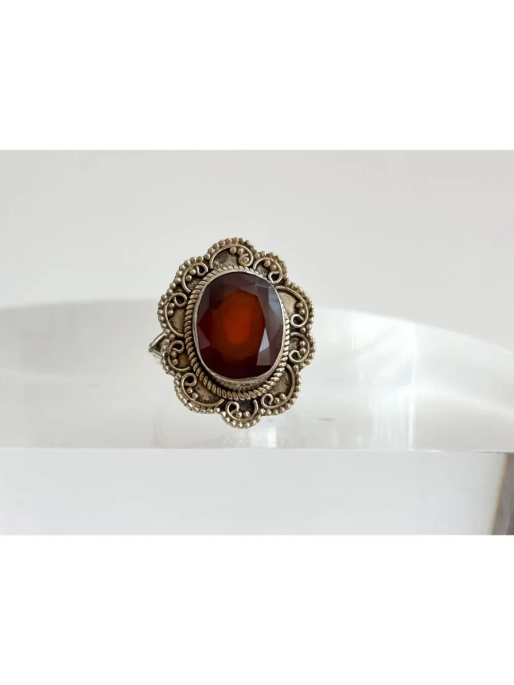 Oval Garnet Gemstone Scalloped Oxidized Sterling Silver 925 Vintage Ring sz 7.5